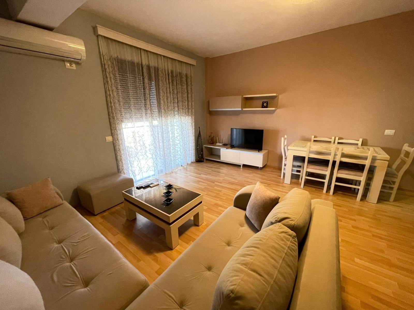 Xhemi'S Apartment Sarandë Eksteriør billede